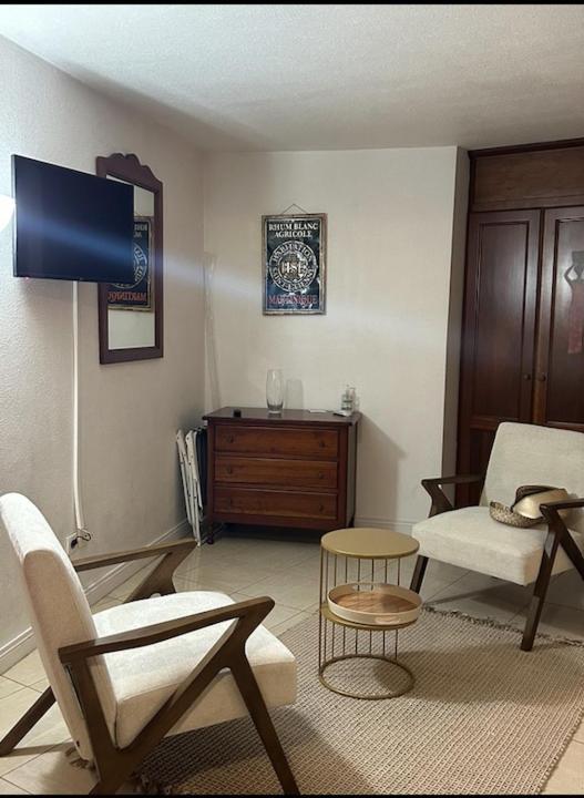 Studio Sainte Anne 2Mn A Pieds De La Plage ,Possibilite Location De Voiture Экстерьер фото