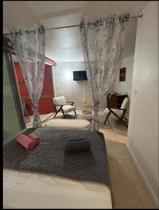 Studio Sainte Anne 2Mn A Pieds De La Plage ,Possibilite Location De Voiture Экстерьер фото