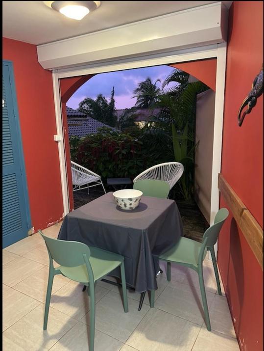 Studio Sainte Anne 2Mn A Pieds De La Plage ,Possibilite Location De Voiture Экстерьер фото